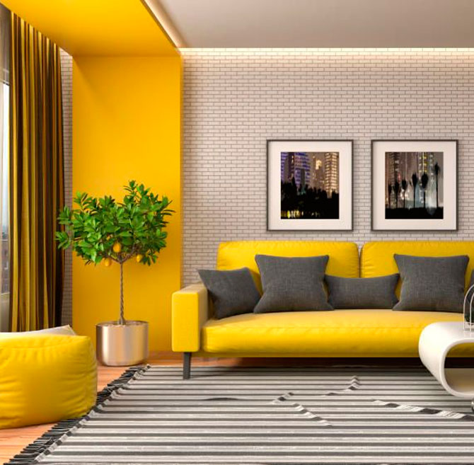 Amarillo Sala moderna con sofá amarillo, cojines grises y decoración minimalista en tonos suaves.