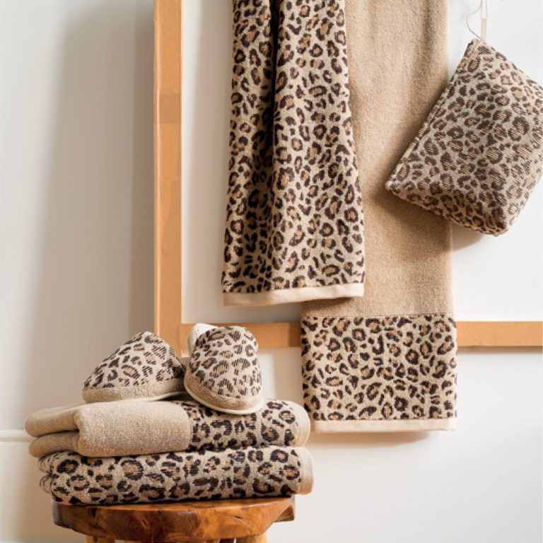 Toallas de algodón 650gr. ANIMAL PRIME wild Toallas y accesorios de baño con estampado de leopardo en tonos beige y marrón.