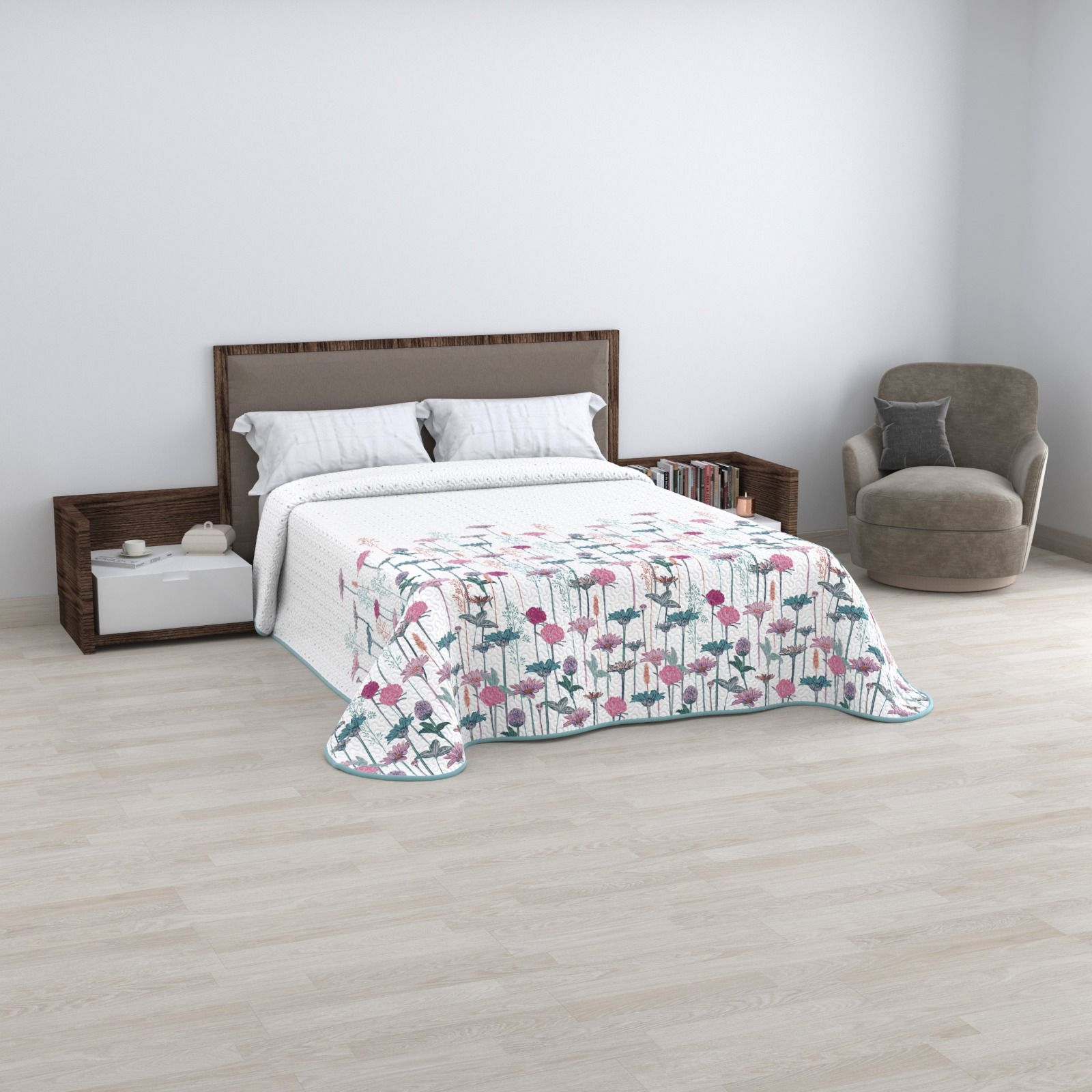 Eco bouti Party Cama con colcha floral en una habitación minimalista y una silla al lado.